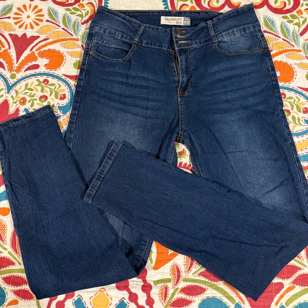 3 BUTTON High-Rise Jeans